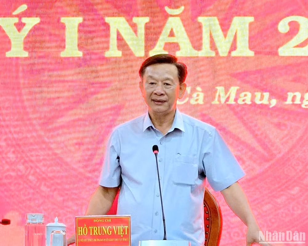 Trưởng Ban Tuyên giáo và Dân vận Tỉnh ủy Cà Mau Hồ Trung Việt phát biểu tại buổi họp báo.
