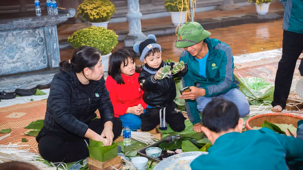 Bánh chưng không chỉ thuần túy là thức ăn ngon, mà còn là biểu tượng của sự đồng lòng và tình yêu thương. Bánh chưng không chỉ thuần túy là thức ăn ngon, mà còn là biểu tượng của sự đồng lòng và tình yêu thương.