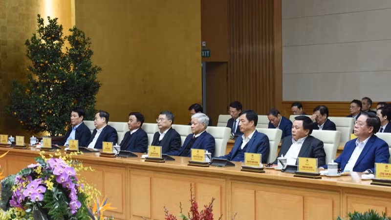 Các đồng chí Lãnh đạo Đảng, Nhà nước tham dự chương trình gặp mặt. (Ảnh: TRẦN HẢI) Các đồng chí Lãnh đạo Đảng, Nhà nước tham dự chương trình gặp mặt. (Ảnh: TRẦN HẢI)