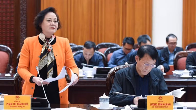 Bộ trưởng Nội vụ Phạm Thị Thanh Trà báo cáo tại Phiên họp (Ảnh: TRẦN HẢI) Bộ trưởng Nội vụ Phạm Thị Thanh Trà báo cáo tại Phiên họp (Ảnh: TRẦN HẢI)