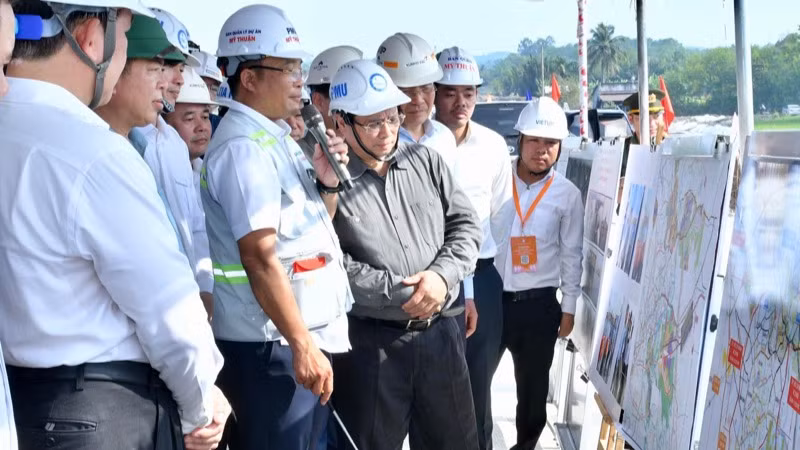 Thủ tướng Phạm Minh Chính cho ý kiến chỉ đạo về Dự án đường Vành đai 3 Thành phố Hồ Chí Minh. (Ảnh: THANH GIANG)