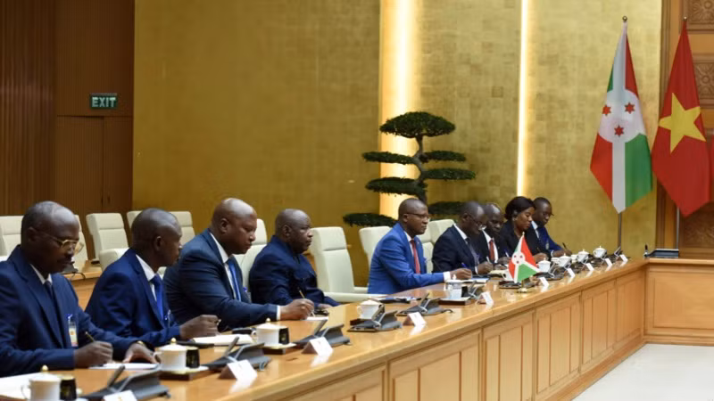 Tổng thống Évariste Ndayishimiye và đoàn đại biểu cấp cao Burundi (Ảnh: TRẦN HẢI).