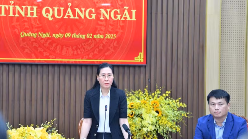 Bí thư Tỉnh ủy Quảng Ngãi Bùi Thị Quỳnh Vân phát biểu ý kiến tại cuộc làm việc. (Ảnh: THANH GIANG)