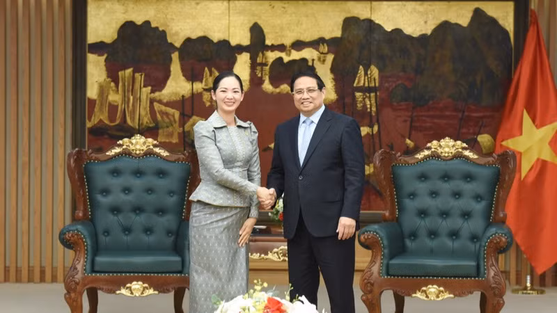 Thủ tướng Chính phủ Phạm Minh Chính và Bộ trưởng Thương mại Campuchia Cham Nimul. (Ảnh: TRẦN HẢI)