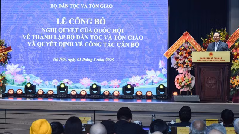 Quang cảnh buổi lễ. (Ảnh: TRÂN HẢI) Quang cảnh buổi lễ. (Ảnh: TRÂN HẢI)