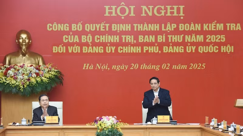 Bí thư Đảng ủy Chính phủ, Thủ tướng Chính phủ Phạm Minh Chính và Bí thư Đảng ủy Quốc hội, Chủ tịch Quốc hội Trần Thanh Mẫn đồng chủ trì Hội nghị. (Ảnh: TRẦN HẢI)