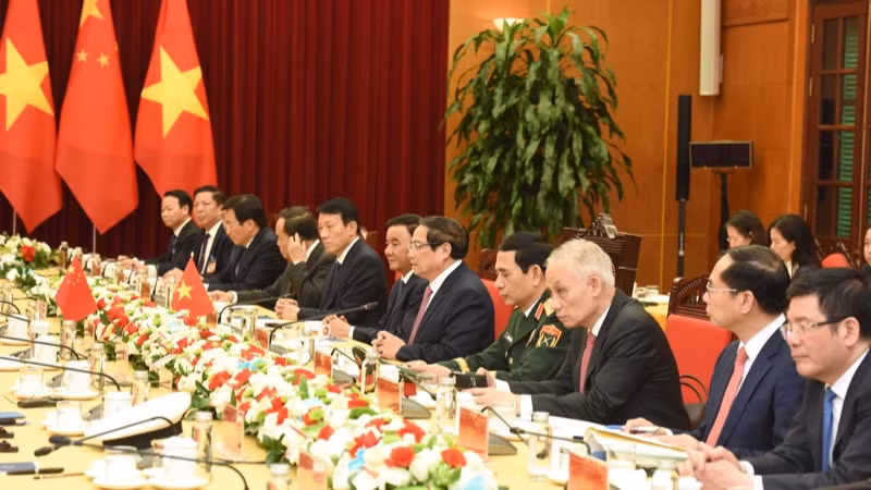 Thủ tướng Phạm Minh Chính và các đồng chí lãnh đạo Đảng, Nhà nước, các bộ, ngành Việt Nam tại buổi hội kiến. (Ảnh: TRẦN HẢI)