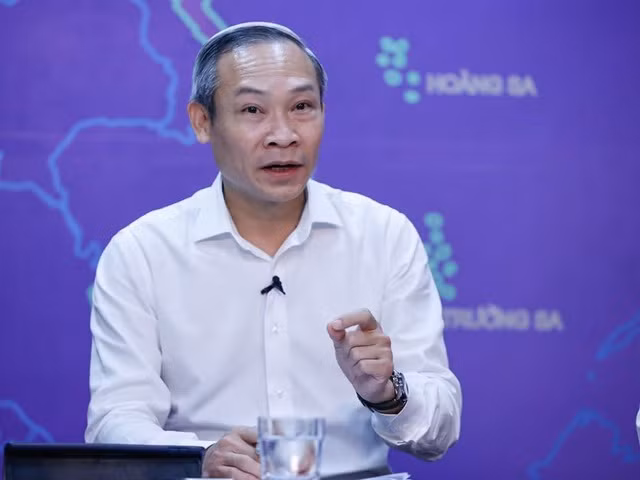 Đại biểu Quốc hội Phan Đức Hiếu trình bày ý kiến tại cuộc Toạ đàm. (Ảnh: VGP)