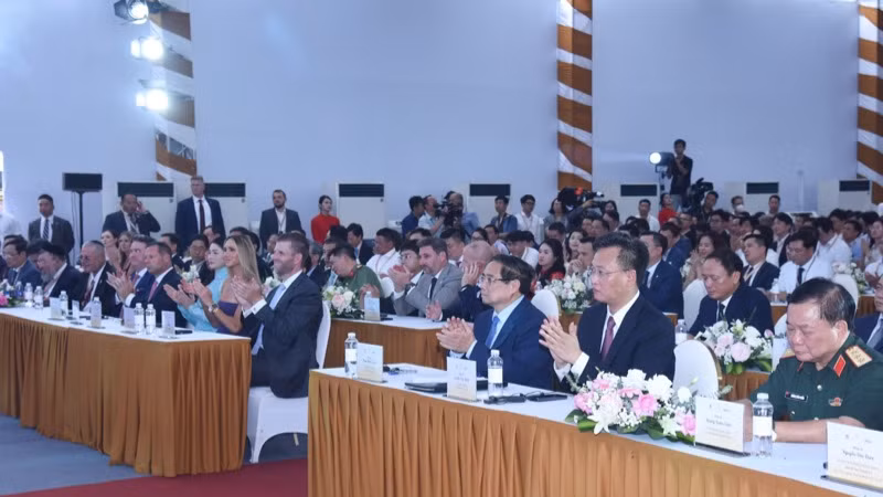 Thủ tướng Phạm Minh Chính và các đại biểu tham dự lễ khởi công (Ảnh: TRẦN HẢI). Thủ tướng Phạm Minh Chính và các đại biểu tham dự lễ khởi công (Ảnh: TRẦN HẢI).