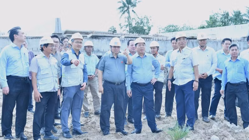 Thủ tướng Phạm Minh Chính thị sát, kiểm tra tiến độ xây dựng Dự án cao tốc Cần Thơ-Cà Mau tại khu vực Nút giao IC4 trên địa bàn xã Bình Thành, huyện Phụng Hiệp, tỉnh Hậu Giang. (Ảnh: Thanh Giang) Thủ tướng Phạm Minh Chính thị sát, kiểm tra tiến độ xây dựng Dự án cao tốc Cần Thơ-Cà Mau tại khu vực Nút giao IC4 trên địa bàn xã Bình Thành, huyện Phụng Hiệp, tỉnh Hậu Giang. (Ảnh: Thanh Giang)