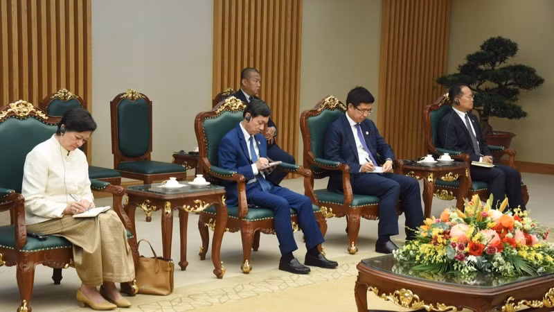 Đoàn đại biểu phía Campuchia tham dự buổi tiếp.