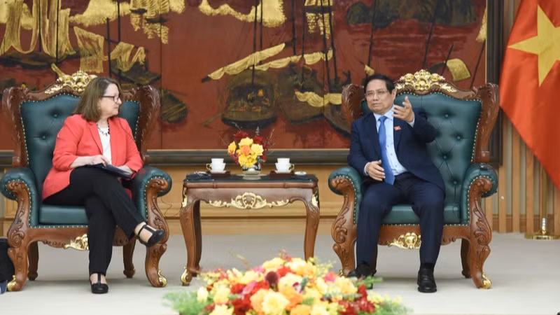 Thủ tướng Chính phủ Phạm Minh Chính tiếp Chủ tịch Ủy ban Đánh giá kinh tế và an ninh Hoa Kỳ-Trung Quốc (USCC) của Quốc hội Hoa Kỳ Reva Price. (Ảnh: TRẦN HẢI)