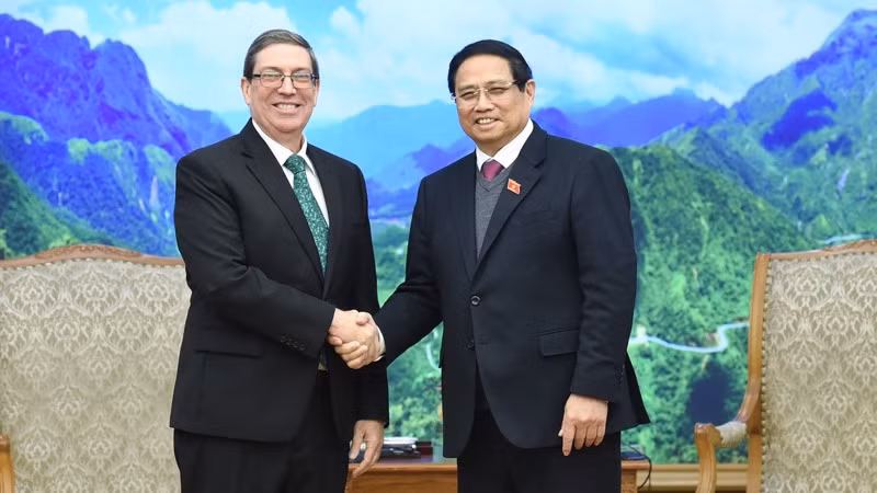Thủ tướng Phạm Minh Chính và đồng chí Bruno Rodríguez Parrilla, Ủy viên Bộ Chính trị, Bộ trưởng Ngoại giao Cuba. (Ảnh: TRẦN HẢI)