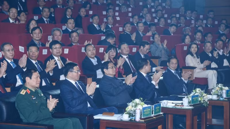 Thủ tướng Phạm Minh Chính và các đồng chí lãnh đạo, đại biểu tại Hội nghị. (Ảnh: TRẦN HẢI)