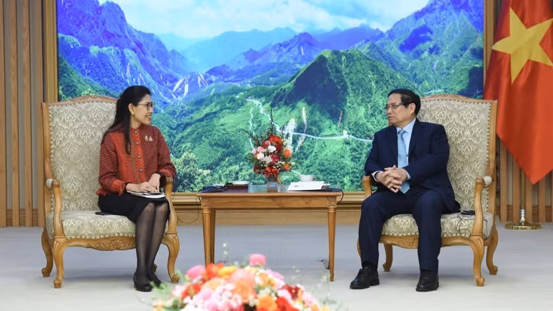 Thủ tướng Phạm Minh Chính tiếp Đại sứ Thái Lan tại Việt Nam Urawadee Sriphiromya. (Ảnh: TRẦN HẢI)