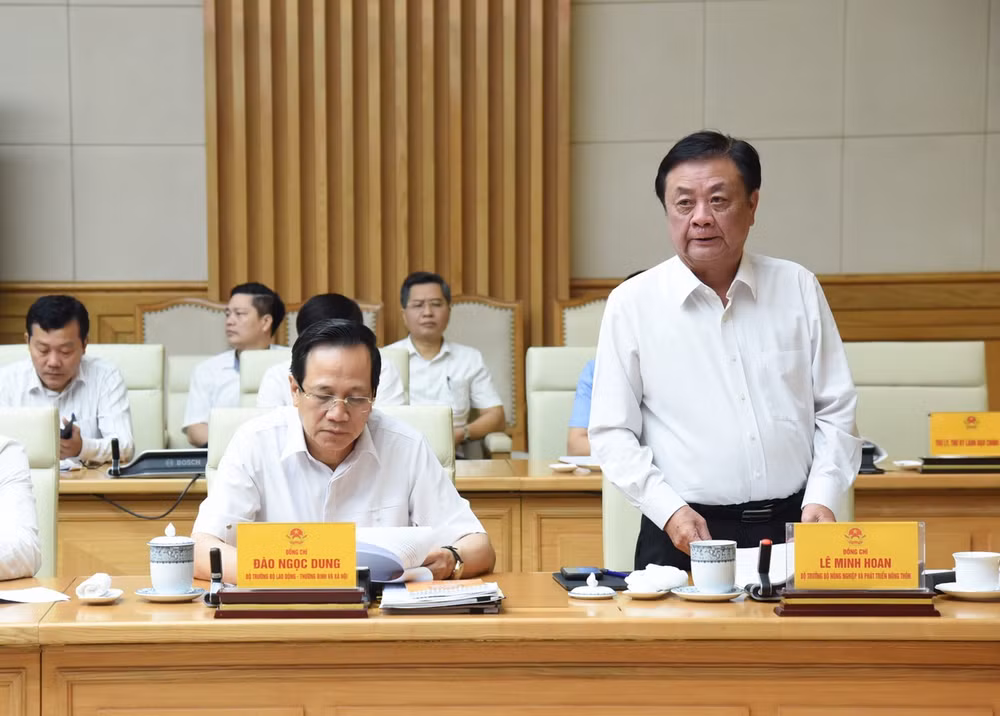 Bộ trưởng Nông nghiệp và Phát triển nông thôn Lê Minh Hoan báo cáo Thủ tướng Chính phủ tại Hội nghị. (Ảnh: TRẦN HẢI) Bộ trưởng Nông nghiệp và Phát triển nông thôn Lê Minh Hoan báo cáo Thủ tướng Chính phủ tại Hội nghị. (Ảnh: TRẦN HẢI)