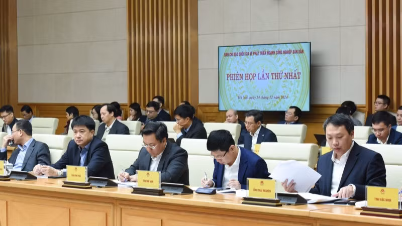 Lãnh đạo các bộ, ngành, cơ quan Trung ương, đơn vị là thành viên Ban Chỉ đạo tham dự phiên họp. (Ảnh: TRẦN HẢI)