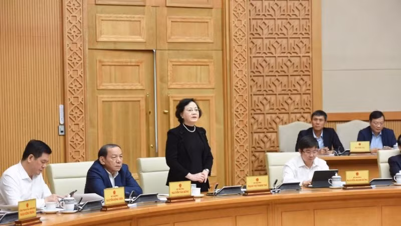Bộ trưởng Nội vụ Phạm Thị Thanh Trà báo cáo tại Hội nghị. (Ảnh: Trần Hải)
