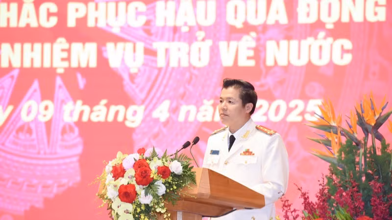 Đại tá Nguyễn Minh Khương, Cục trưởng Cục Cảnh sát Phòng cháy, chữa cháy và Cứu nạn, cứu hộ (Bộ Công an) phát biểu ý kiến tại buổi lễ. (Ảnh: TRẦN HẢI)