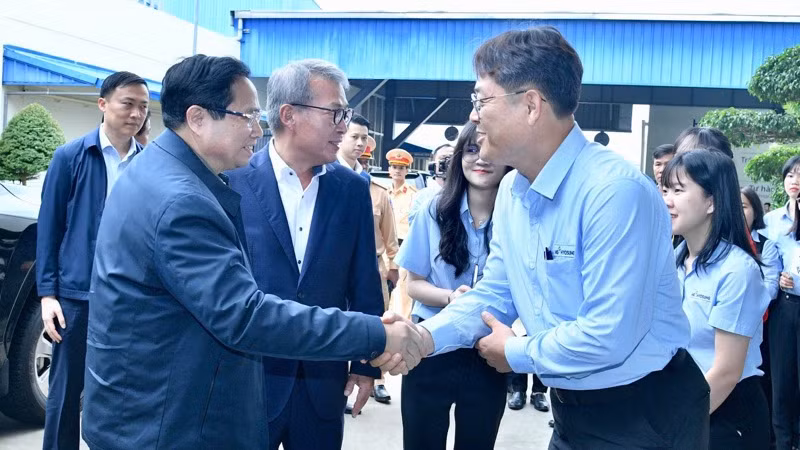 Lãnh đạo Tập đoàn HS Hyosung nồng nhiệt chào đón Thủ tướng Phạm Minh Chính. (Ảnh: THANH GIANG) Lãnh đạo Tập đoàn HS Hyosung nồng nhiệt chào đón Thủ tướng Phạm Minh Chính. (Ảnh: THANH GIANG)