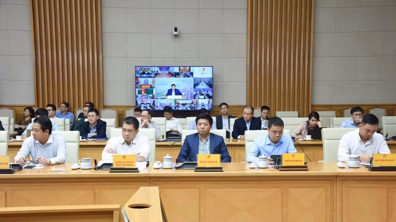 Đại diện lãnh đạo các chủ đầu tư, Ban quản lý dự án tham dự phiên họp. (Ảnh: TRẦN HẢI)