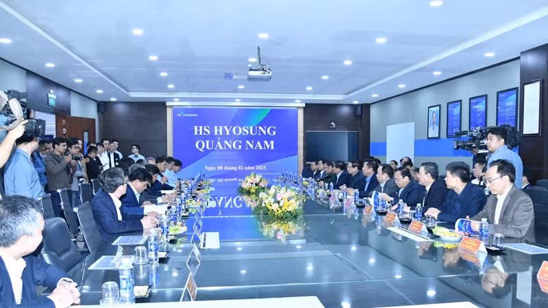 Thủ tướng Phạm Minh Chính chủ trì buổi làm việc với Tập đoàn HS Hyosung. (Ảnh: THANH GIANG) Thủ tướng Phạm Minh Chính chủ trì buổi làm việc với Tập đoàn HS Hyosung. (Ảnh: THANH GIANG)