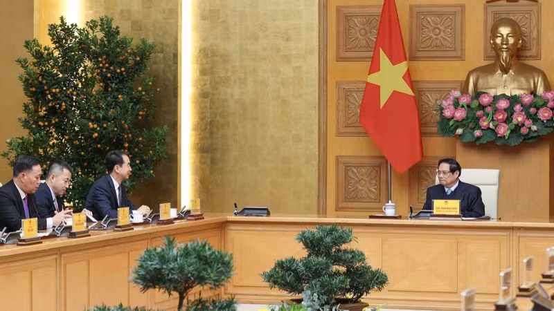 Thủ tướng Phạm Minh Chính tiếp đồng chí Hà Vĩ, Đại sứ đặc mệnh toàn quyền nước Cộng hòa nhân dân Trung Hoa tại Việt Nam. (Ảnh: TRẦN HẢI)