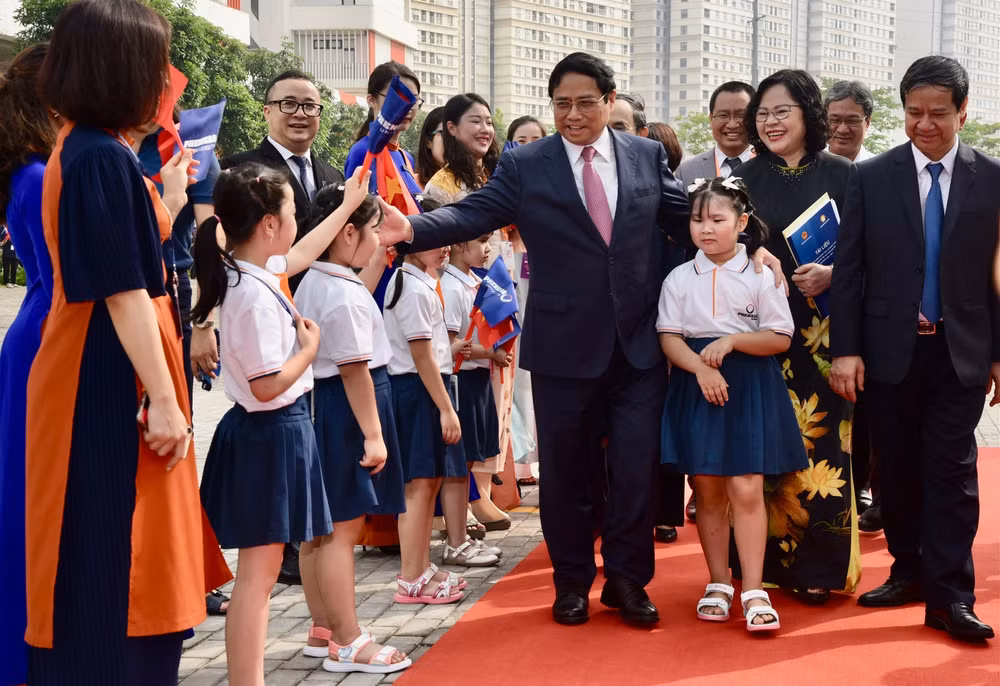 Thủ tướng Phạm Minh Chính tới Trường đại học Phenikaa dự Lễ phát động Phong trào “Cả nước thi đua xây dựng xã hội học tập, đẩy mạnh học tập suốt đời giai đoạn 2023-2030”. (Ảnh: Trần Hải). Thủ tướng Phạm Minh Chính tới Trường đại học Phenikaa dự Lễ phát động Phong trào “Cả nước thi đua xây dựng xã hội học tập, đẩy mạnh học tập suốt đời giai đoạn 2023-2030”. (Ảnh: Trần Hải).