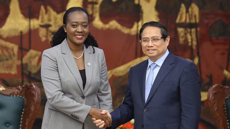 Thủ tướng Phạm Minh Chính và Bộ trưởng Quốc phòng Kenya Soipan Tuya (Ảnh: TRẦN HẢI).