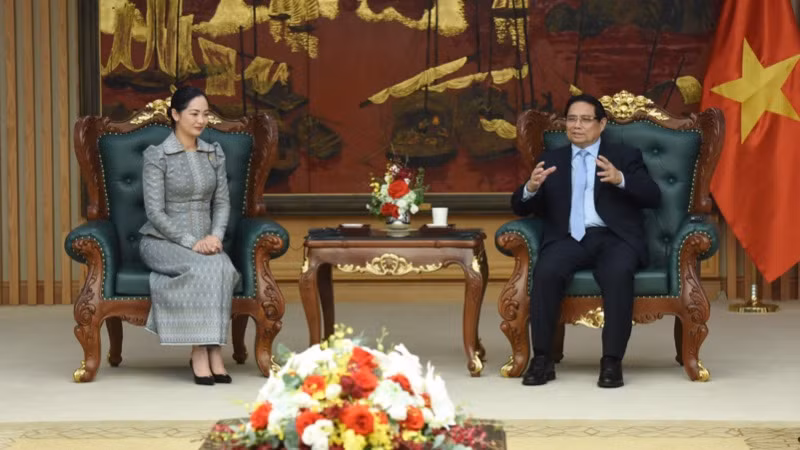 Thủ tướng Chính phủ Phạm Minh Chính tiếp Bộ trưởng Thương mại Campuchia Cham Nimul. (Ảnh: TRẦN HẢI)