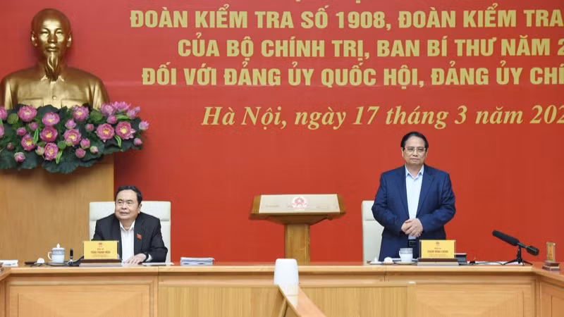 Đồng chí Phạm Minh Chính, Ủy viên Bộ Chính trị, Bí thư Đảng ủy Chính phủ, Thủ tướng Chính phủ, Trưởng Đoàn kiểm tra 1908 phát biểu ý kiến tại Hội nghị. (Ảnh: TRẦN HẢI)