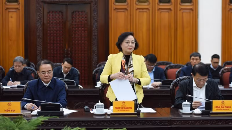 Bộ trưởng Nội vụ Phạm Thị Thanh Trà báo cáo tại phiên họp (Ảnh: Trần Hải). Bộ trưởng Nội vụ Phạm Thị Thanh Trà báo cáo tại phiên họp (Ảnh: Trần Hải).