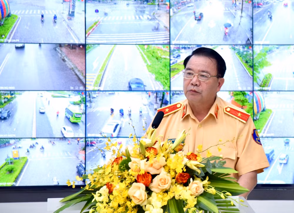 Lãnh đạo Cục Cảnh sát giao thông đường sắt, đường bộ (Bộ Công an) phát biểu ý kiến tại Hội nghị. (Ảnh: Trần Hải)