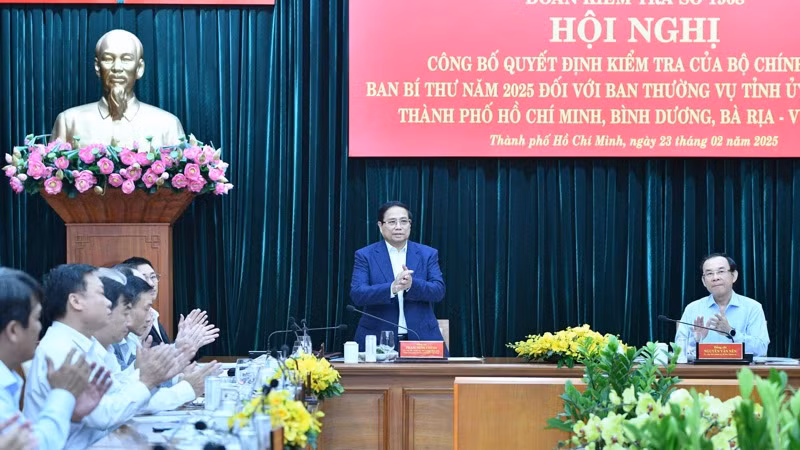 Đồng chí Phạm Minh Chính, Uỷ viên Bộ Chính trị, Thủ tướng Chính phủ, Trưởng đoàn kiểm tra số 1908 chủ trì Hội nghị. (Ảnh: THANH GIANG)