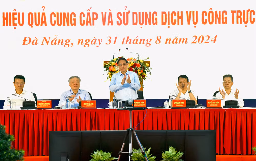 Thủ tướng Phạm Minh Chính chủ trì Hội nghị chuyên đề nâng cao hiệu quả cung cấp và sử dụng dịch vụ công trực tuyến. (Ảnh: THANH GIANG)