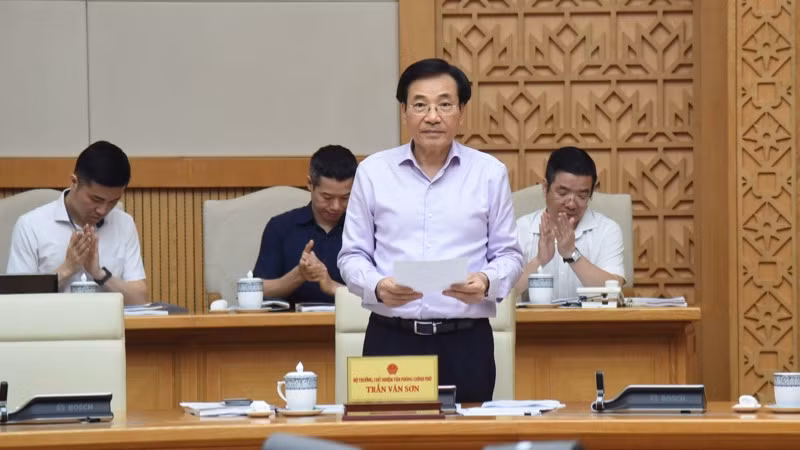 Bộ trưởng, Chủ nhiệm Văn phòng Chính phủ Trần Văn Sơn phát biểu ý kiến tại phiên họp. (Ảnh: TRẦN HẢI)
