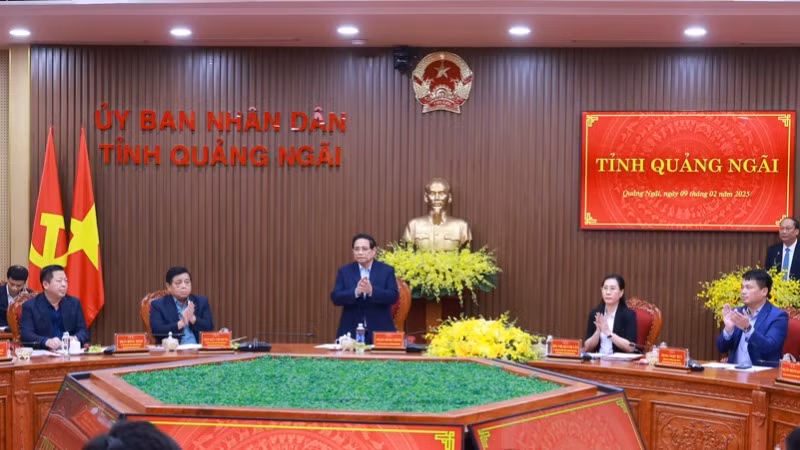 Thủ tướng Phạm Minh Chính chủ trì cuộc làm việc với Ban Thường vụ Tỉnh ủy Quảng Ngãi. (Ảnh: THANH GIANG)