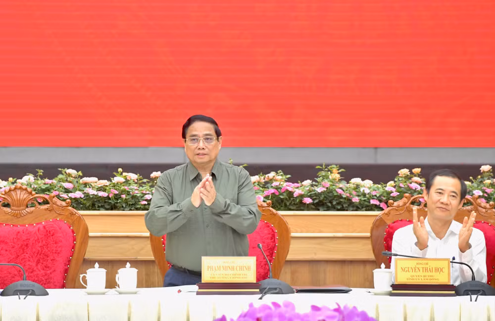 Thủ tướng Phạm Minh Chính chủ trì cuộc làm việc với Ban Thường vụ Tỉnh ủy Lâm Đồng (Ảnh: Thanh Giang). 