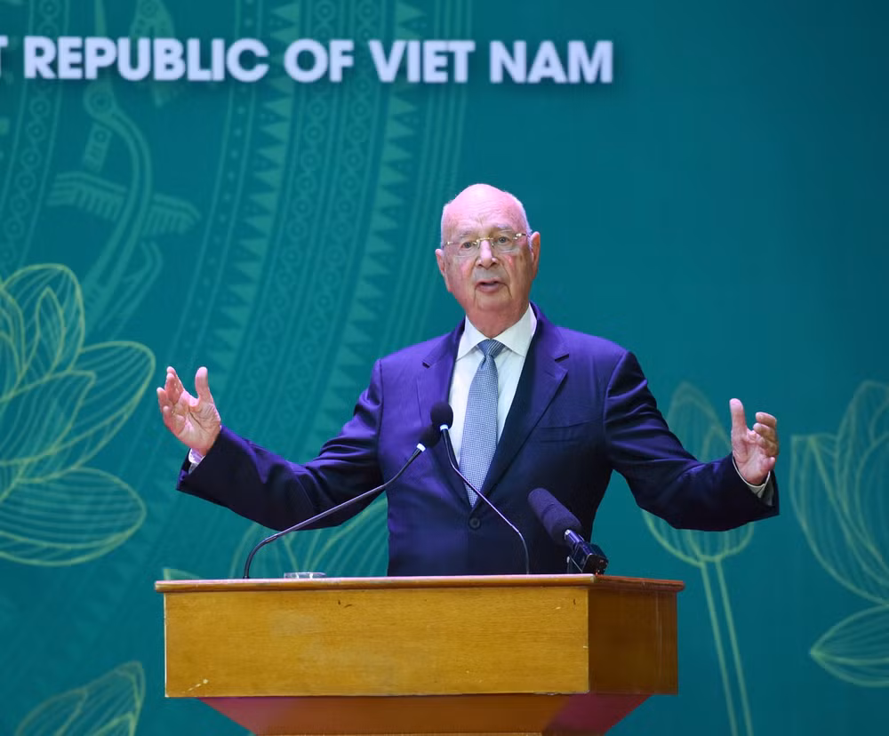 Giáo sư Klaus Schwab phát biểu tại buổi giao lưu. (Ảnh: Trần Hải) Giáo sư Klaus Schwab phát biểu tại buổi giao lưu. (Ảnh: Trần Hải)