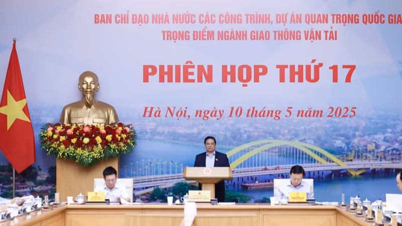 Thủ tướng Phạm Minh Chính chủ trì phiên họp thứ 17 Ban Chỉ đạo Nhà nước các Công trình, dự án quan trọng quốc gia, trọng điểm ngành Giao thông vận tải. (Ảnh: TRẦN HẢI)