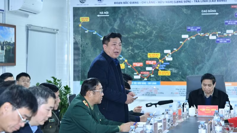 Bộ trưởng Giao thông vận tải Trần Hồng Minh phát biểu ý kiến tại cuộc họp (Ảnh: THANH GIANG)