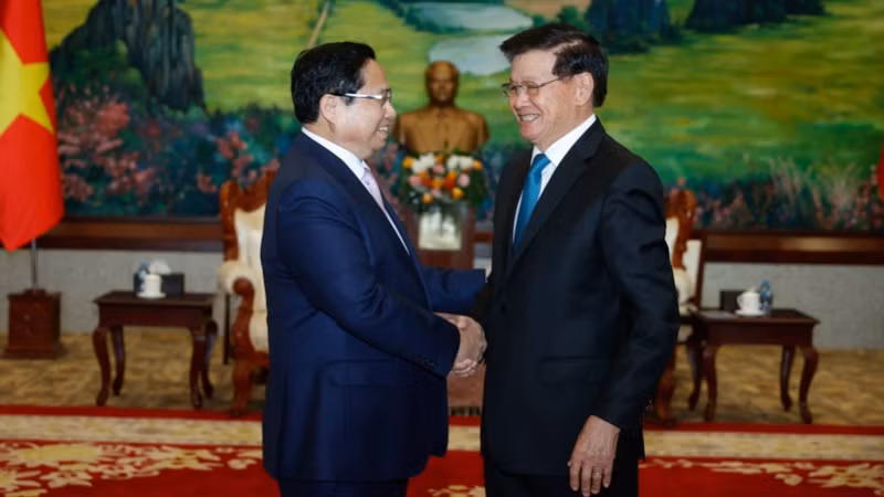 Thủ tướng Phạm Minh Chính với Tổng Bí thư, Chủ tịch nước Lào Thongloun Sisoulith. (Ảnh: THANH GIANG)