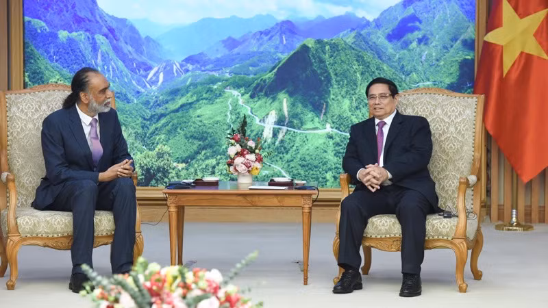 Thủ tướng Phạm Minh Chính tiếp ông Amandeep Singh Gill, Phó Tổng Thư ký Liên hợp quốc về Công nghệ kỹ thuật số và Công nghệ mới nổi, đồng thời là Đặc phái viên của Tổng Thư ký Liên hợp quốc về Công nghệ. (Ảnh: TRẦN HẢI)