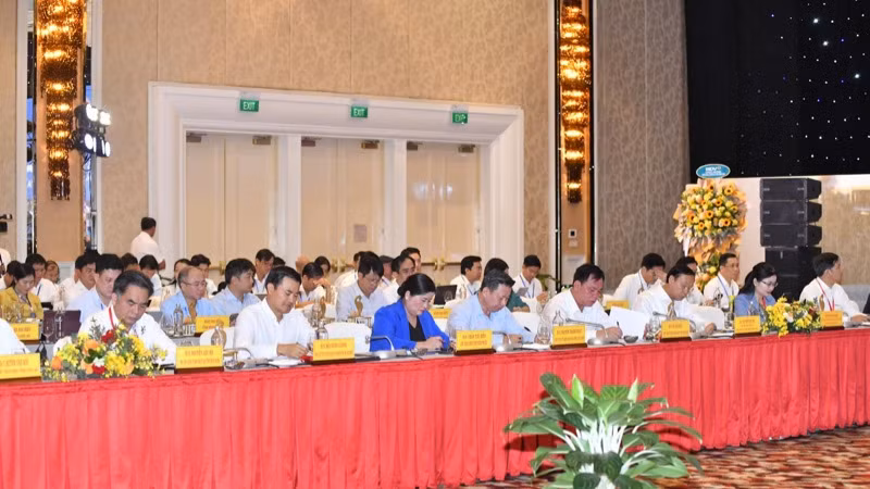 Đại diện lãnh đạo các tỉnh, thành phố vùng Đông Nam Bộ tham dự hội nghị. (Ảnh: THANH GIANG) Đại diện lãnh đạo các tỉnh, thành phố vùng Đông Nam Bộ tham dự hội nghị. (Ảnh: THANH GIANG)