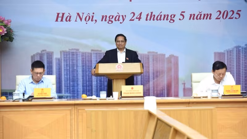 Thủ tướng Phạm Minh Chính chủ trì cuộc họp. (Ảnh: TRẦN HẢI)