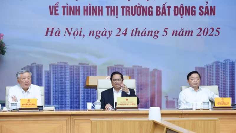 Thủ tướng Phạm Minh Chính chủ trì cuộc làm việc. (Ảnh: TRẦN HẢI)