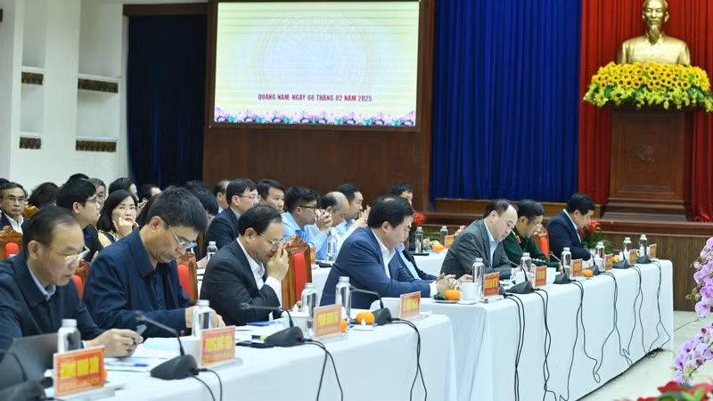 Đại diện lãnh đạo các bộ, ngành Trung ương tham dự cuộc làm việc. (Ảnh: THANH GIANG) Đại diện lãnh đạo các bộ, ngành Trung ương tham dự cuộc làm việc. (Ảnh: THANH GIANG)