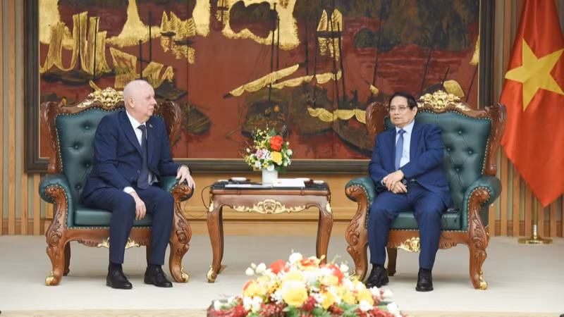 Thủ tướng Chính phủ Phạm Minh Chính tiếp Phó Thủ tướng Cộng hòa Belarus Anatoly Sivak. (Ảnh: TRẦN HẢI)