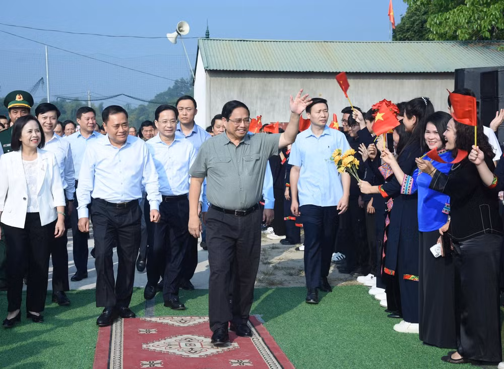 Thủ tướng Phạm Minh Chính tới dự Ngày hội Đại đoàn kết toàn dân tộc tại thị trấn Na Sầm, huyện Văn Lãng, tỉnh Lạng Sơn. (Ảnh: Trần Hải)