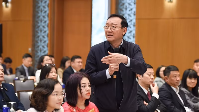 Ông Phan Đăng Tuất, Chủ tịch Hiệp hội Công nghiệp hỗ trợ Việt Nam (VASI) phát biểu ý kiến tại Hội nghị. (Ảnh: TRẦN HẢI) Ông Phan Đăng Tuất, Chủ tịch Hiệp hội Công nghiệp hỗ trợ Việt Nam (VASI) phát biểu ý kiến tại Hội nghị. (Ảnh: TRẦN HẢI)
